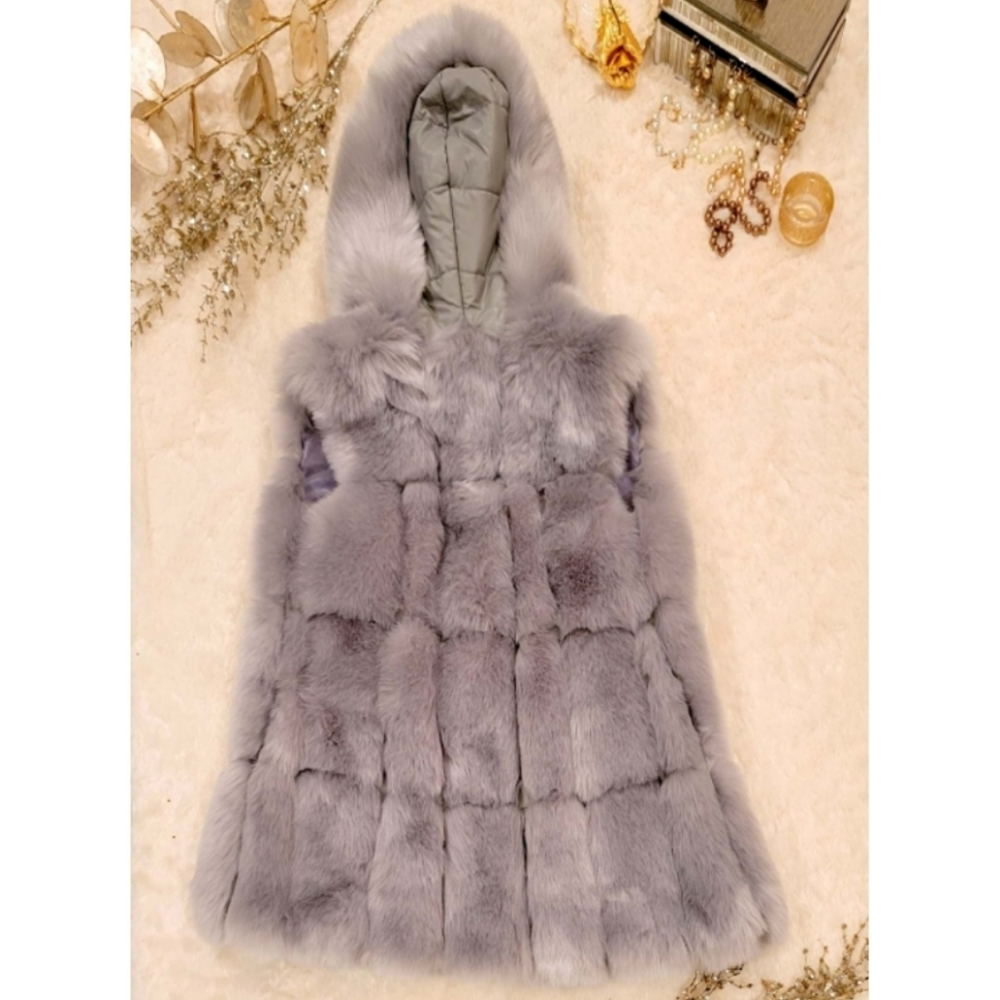 Sleeveless Faux Fur Coat - Picture 3 of 3
